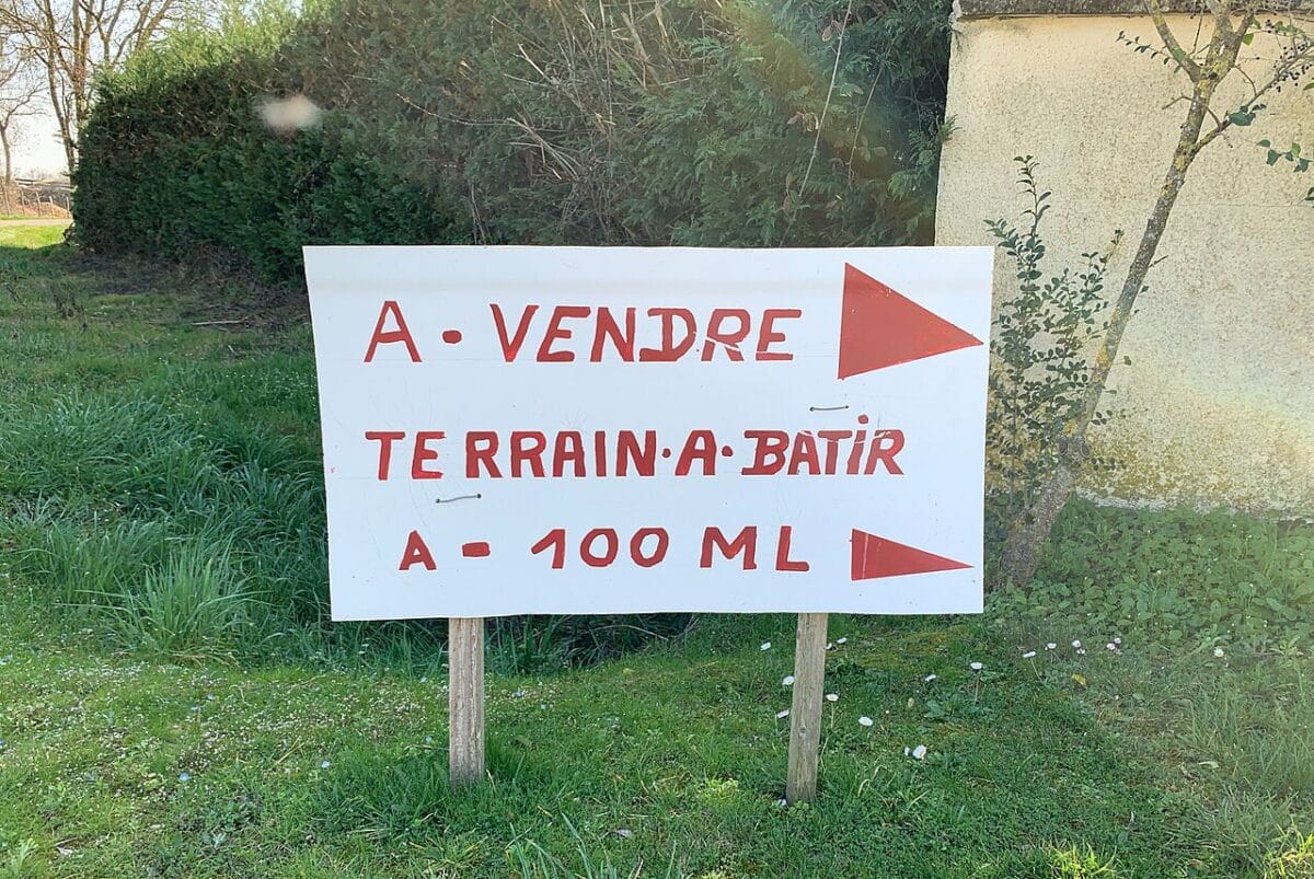 Les astuces pour vendre votre terrain sans faire appel à une agence